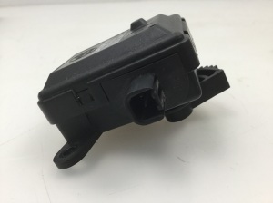 Opel Astra H (2004–2010) Salongi soojenduse klapi mootor 52497184 - 3