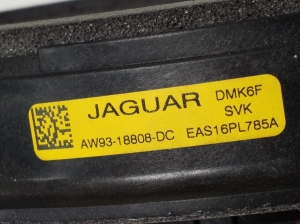 Jaguar XJ (2009–2026) Tagumise külgukse kõlar AW9318808DC - 2