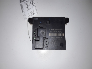 Mercedes Benz CLS-Class 219 (2004–2010) Rear side door control unit 219820032601 - 3