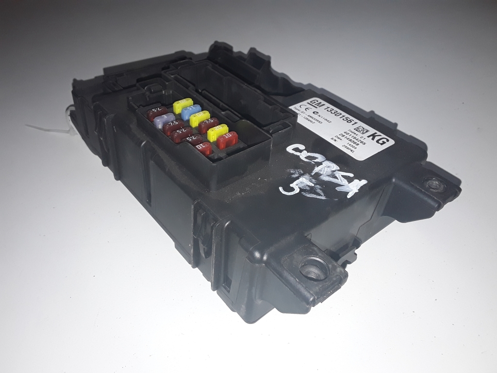 OPEL Corsa D (2006-2020) Fuse box 13301561,401154265,28149369 26257630