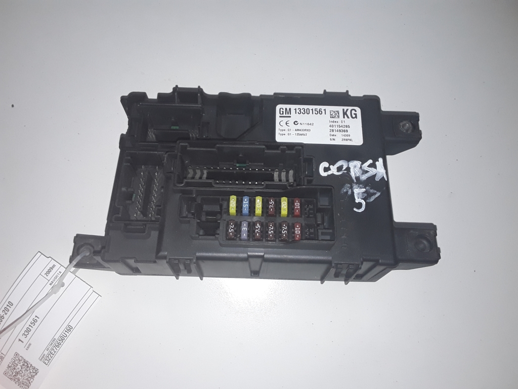 OPEL Corsa D (2006-2020) Fuse box 13301561, 401154265, 28149369 26257630