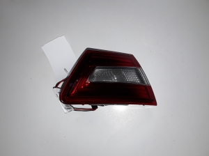 Tail light on trunk lid - 265556573r