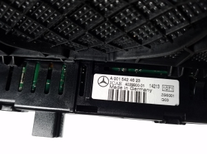 Mercedes Benz E-Class W207 (2009–2017) Parking system display A0015424623 - 3