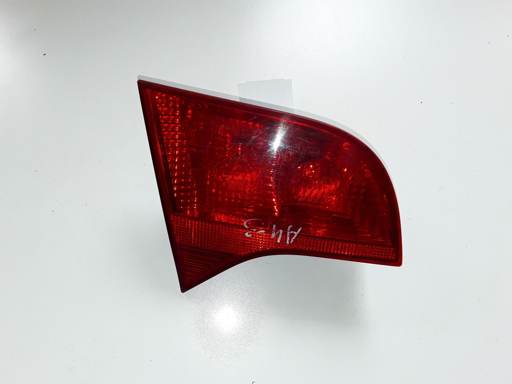 AUDI A4 B7/8E (2004-2008) Left Side Tailgate Taillight 8E9945093 26257562