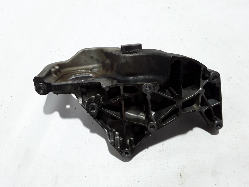 VOLVO V40 2 generation (2012-2020) Alternator bracket 31401103 22406949