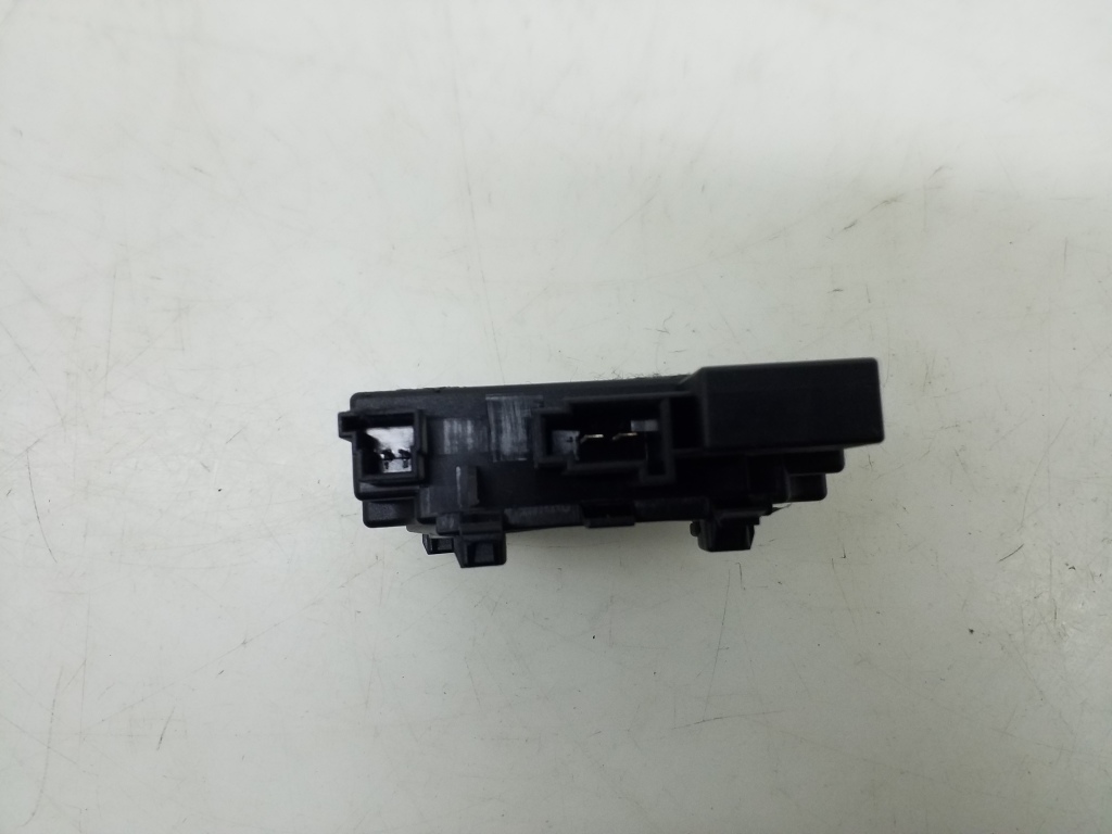 MERCEDES-BENZ CLS-Class C219 (2004-2010) Relays A2118203785 20977923