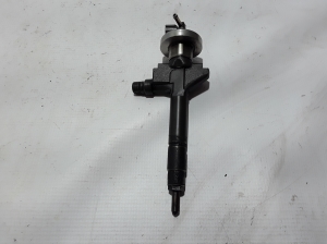  Fuel injector 