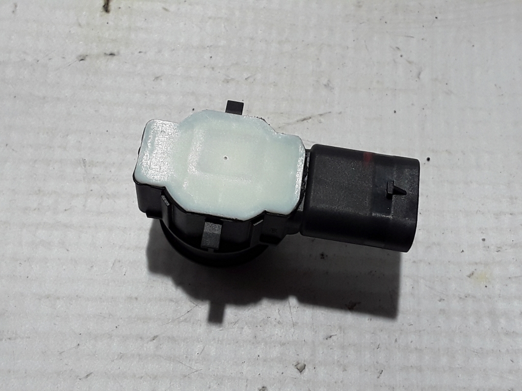 Used VOLVO XC90 Front parking sensor 32209488