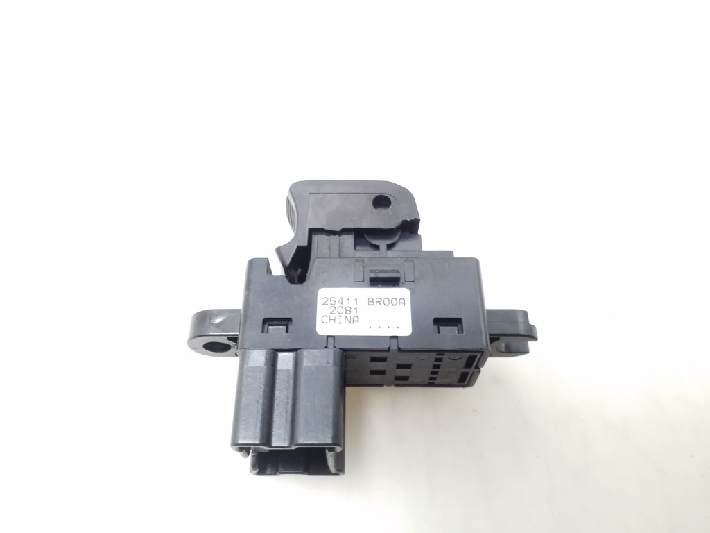 NISSAN Qashqai 1 generation (2007-2014) Rear Right Door Window Control Switch 25081823