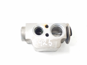 Porsche Cayenne (2002–2010) Klimaschlauch Ventil 7L0820679C - 5