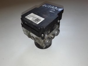 Subaru Outback (2009–2014) ABS unit 27586AJ001 - 2