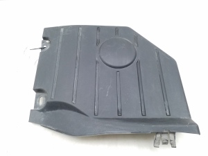Verkleidung unter der Motorhaube - 