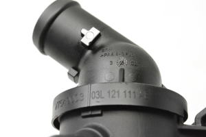 Volkswagen Passat B7 (2010–2014) Thermostatgehäuse 03L121111AE - 3