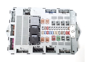   Блок предохранителей в багажнике 