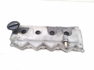  Valve cover 