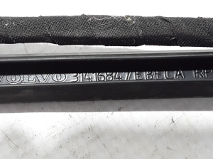  Windshield wiper blade 