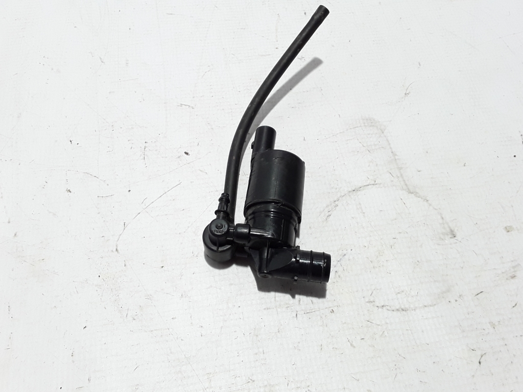 Used VOLVO XC60 Front window washer motor 31457428