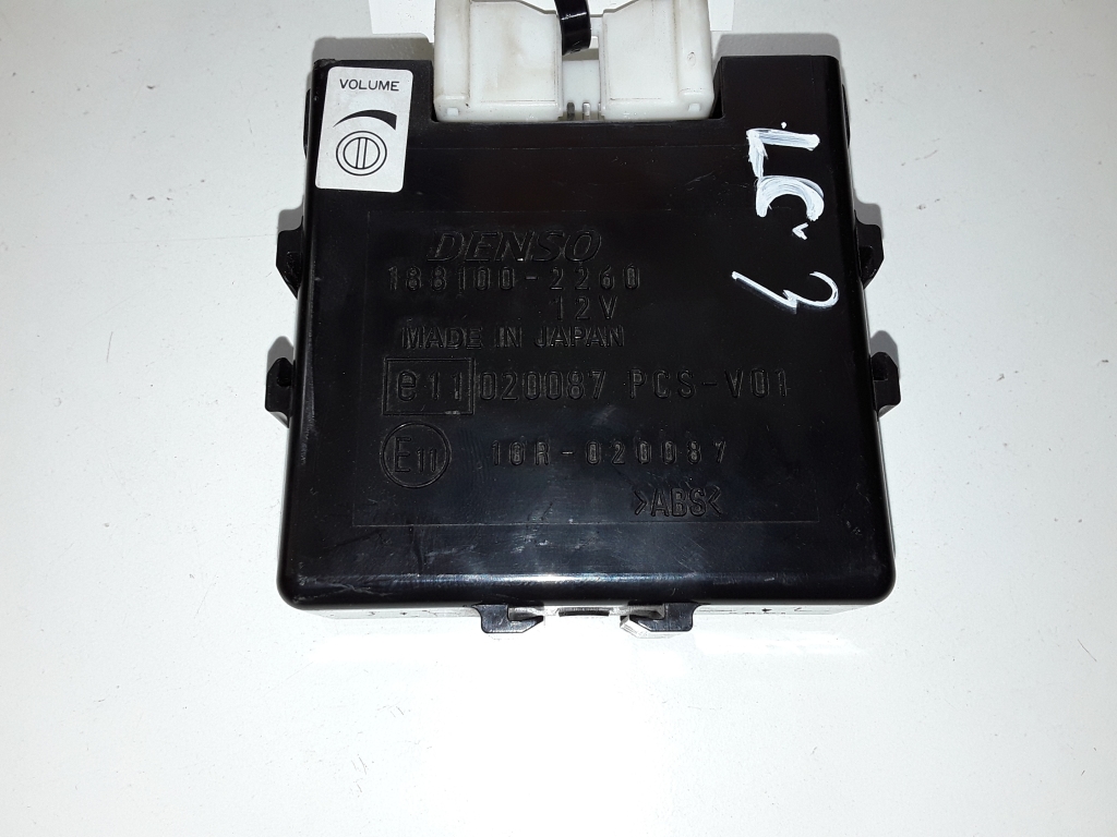 TOYOTA Land Cruiser 70 Series (1984-2024) PDC Parking Distance Control Unit 1881002260 26365702