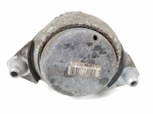 Mercedes Benz E-Class W207 (2009–2017) Engine mount A2042400317 - 3