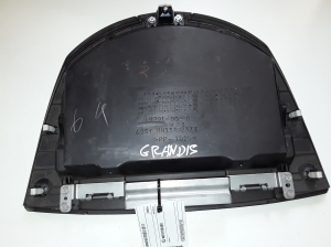 Mitsubishi Grandis (2003–2011) Glove box - 2