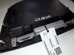 Mitsubishi Grandis (2003–2011) Glove box - 3