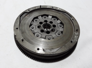  Clutch flywheel 