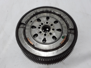  Clutch flywheel 