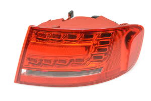 AUDI A4 B8 (2007–2016) Eckleuchte hinten 8K5945096B