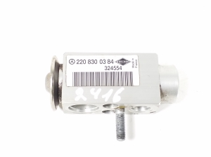 Mercedes Benz SLK-Class 171 (2004–2011) Klimaschlauch Ventil A2208300384 - 2