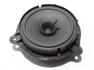   Rear side door speaker 