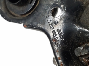 Motora pārsega slēdzenes cita detaļa - A2038800460