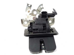 AUDI A3 8V (2012–2020) Trunk lid lock 8R0827505 - 3