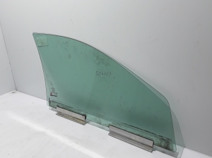 VOLVO XC70 (2000–2007) Front door glass 30753468 - 2
