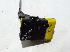 VOLVO XC70 (2000–2007) Front door lock 30663043 - 3