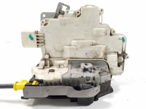 AUDI A5 (2007–2016) Front door lock 8J2837015A - 4