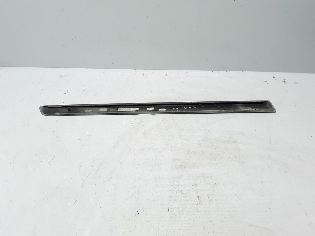 VOLVO XC70 2 generation (2000-2007) Left Side Sliding Door Molding 08693520 22407965