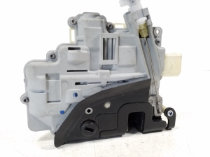 Volkswagen Tiguan (2007–2016) Rear side door lock 3C4839015A - 3