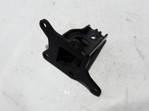  Engine holder 