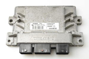 Calculateur moteur - 8200473744