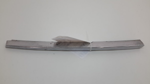Front grille chrome trim - A1648880385