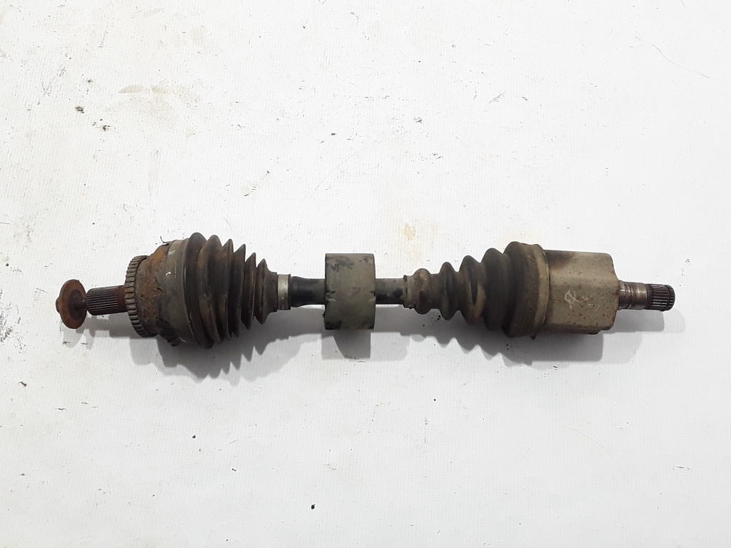 Naudotas VOLVO XC70 Pusašis priekinis ir jo detalės 36000522
