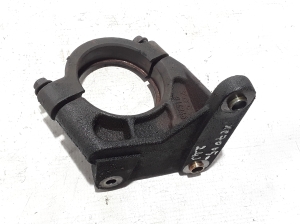 VOLVO XC70 (2000–2007) Front drive shaft bracket 9143465 - 2