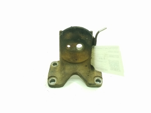   Engine holder 