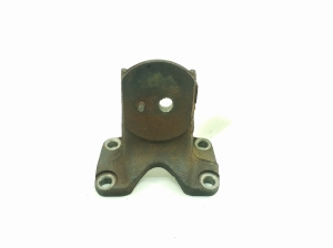   Engine holder 