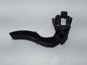RENAULT Clio IV (2012–2019) Accelerator pedal 180029347R - 3