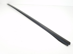  Windscreen strut outer 