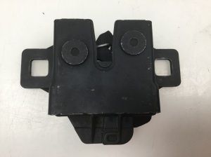  Engine cover lock 