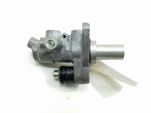  Master cylinder 