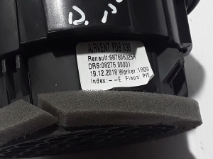 RENAULT Trafic III (2014–2022) Armatuurlaua ventilatsioonivõred 687606325R - 3