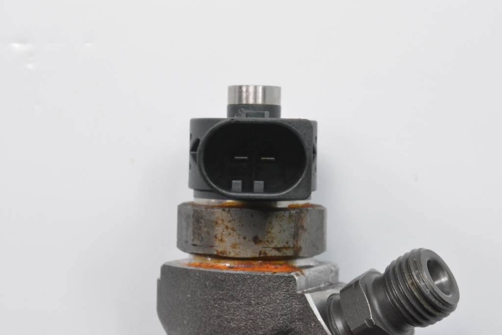 Used AUDI A3 Fuel injector 04L130277AE